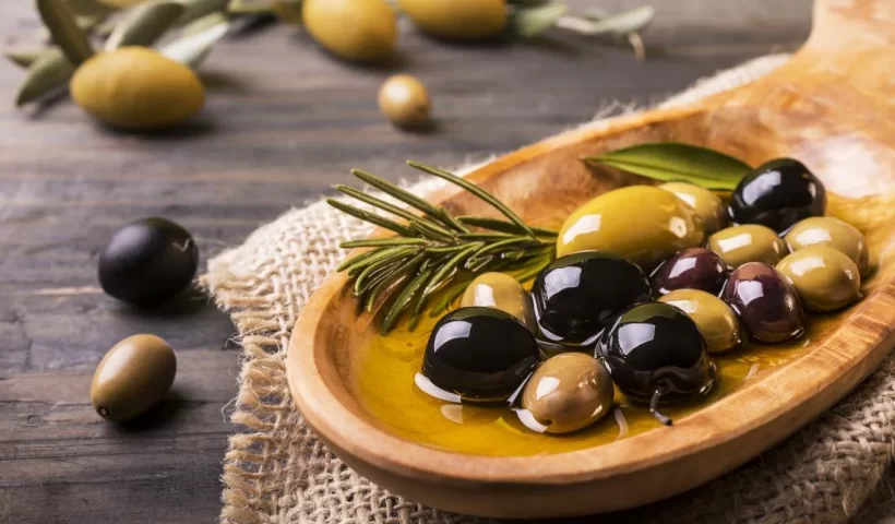 wellhealthorganic.com:11-health-benefits-and-side-effects-of-olives-benefits-of-olives